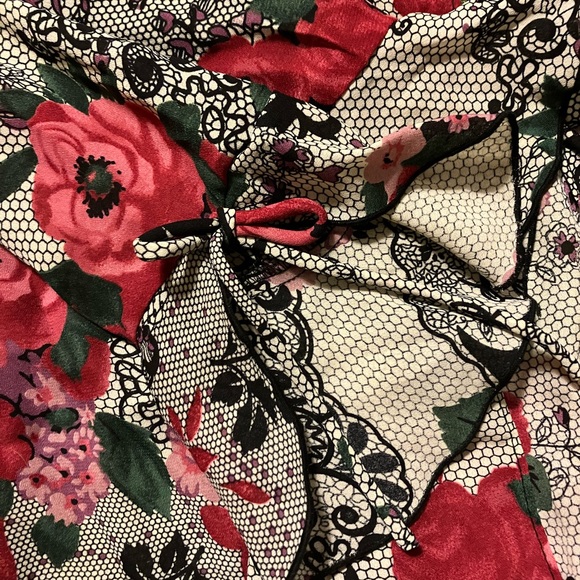 Je T'adore Sexy Intimate Lingerie Robe. - Picture 3 of 6